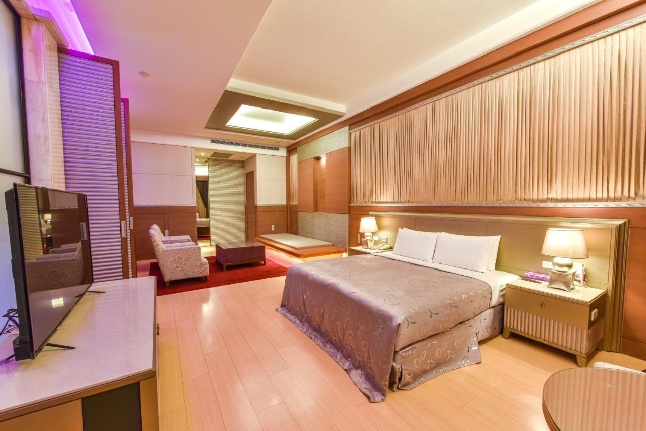 Purple Garden Motel Kaohsiung Eksteriør billede