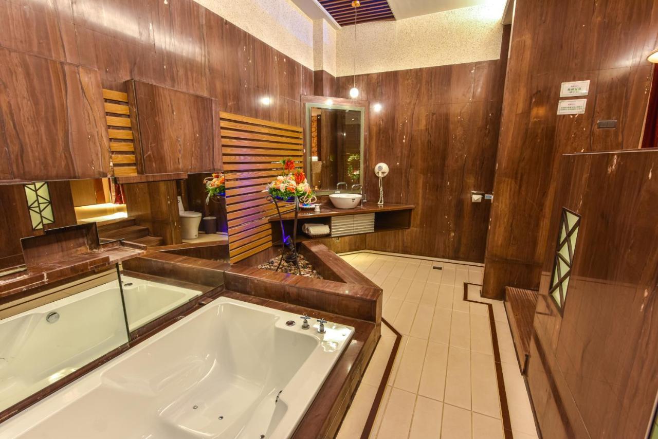Purple Garden Motel Kaohsiung Eksteriør billede